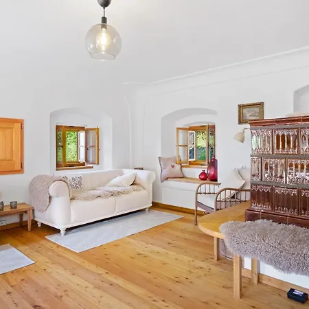 Old Castle بيت للعطل *